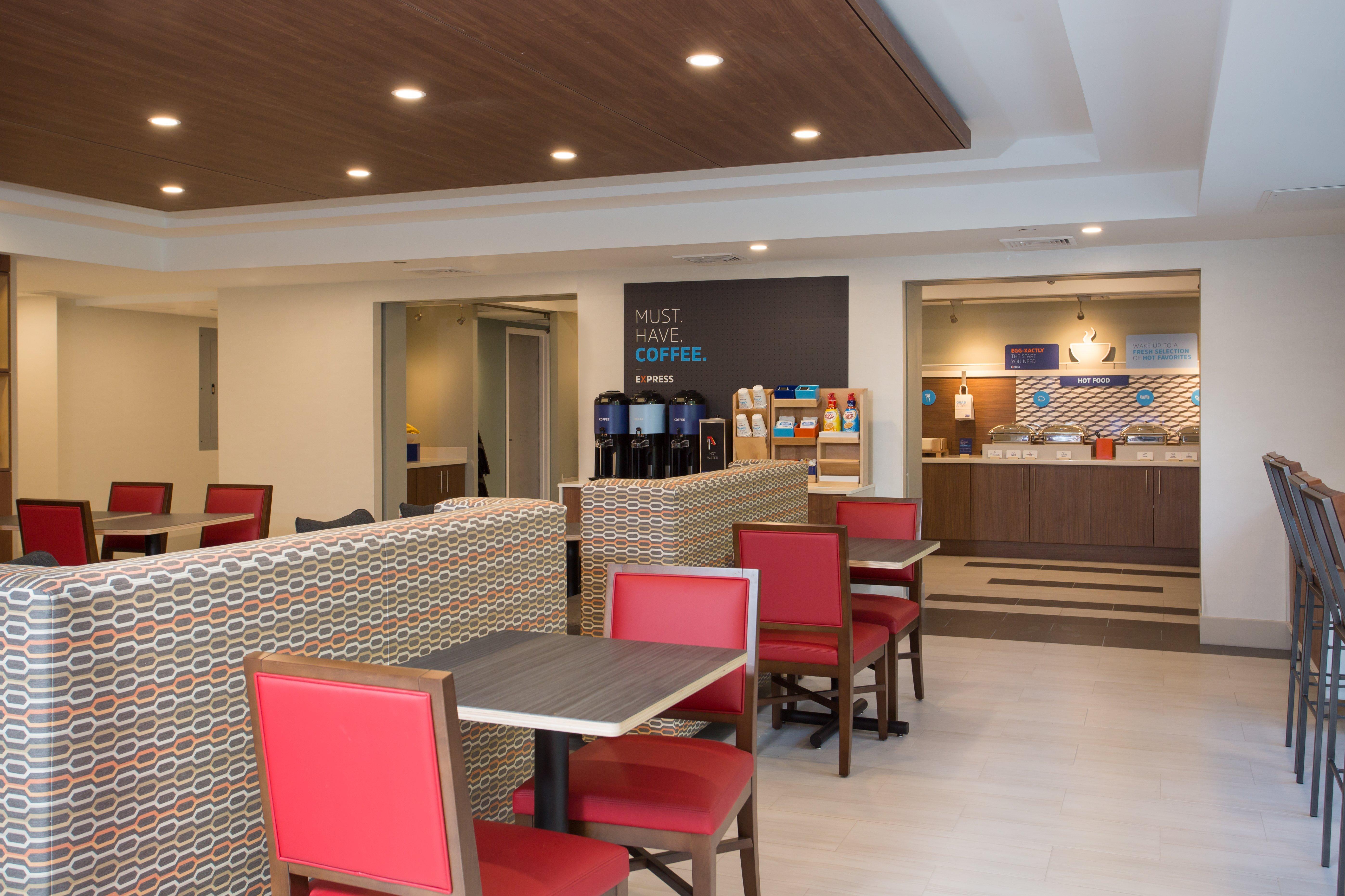 Holiday Inn Express Chelmsford By Ihg Exterior foto