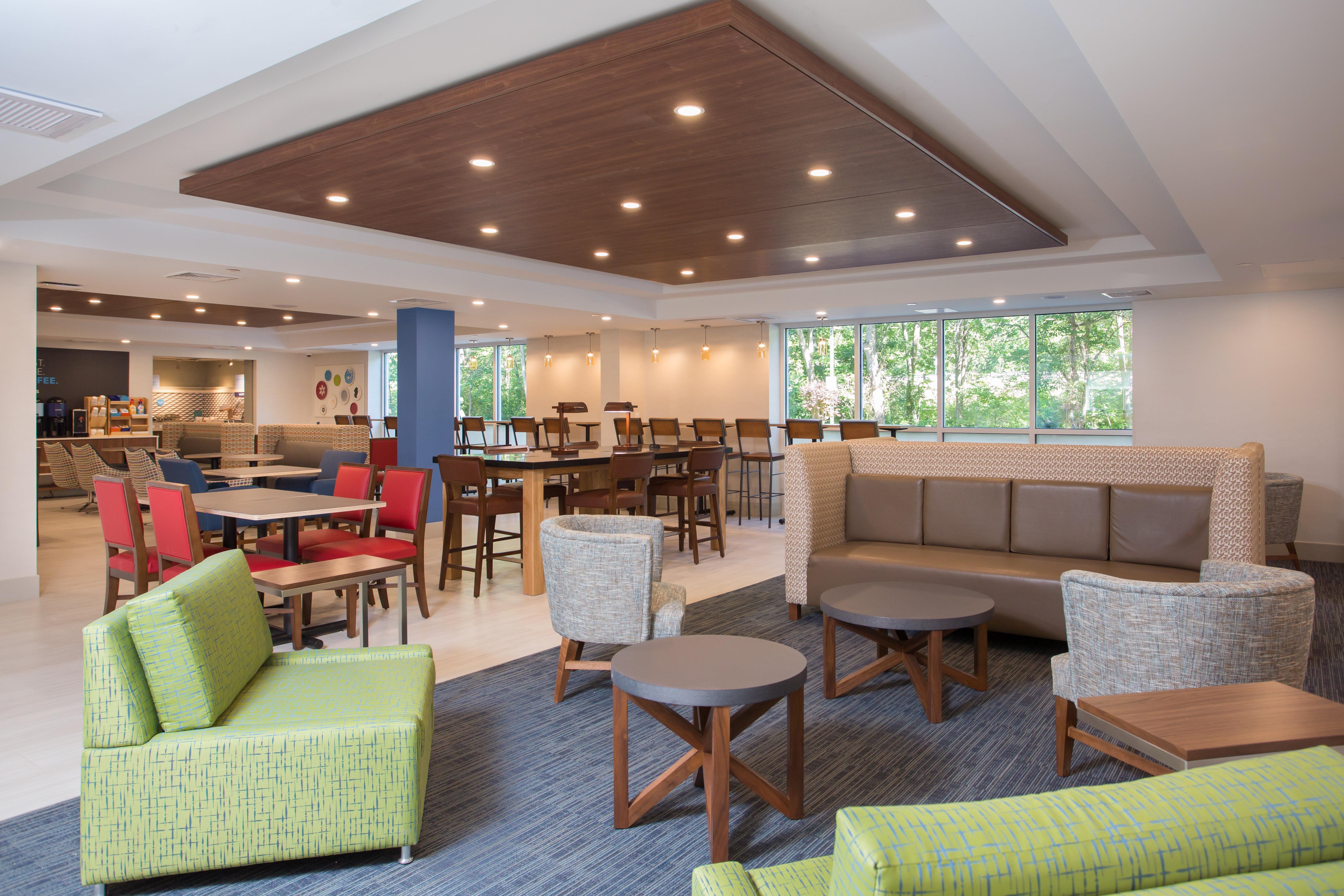 Holiday Inn Express Chelmsford By Ihg Exterior foto